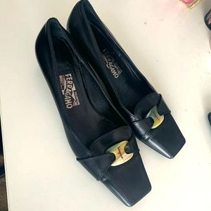 Salvador ferragamo low heel shoes in black.